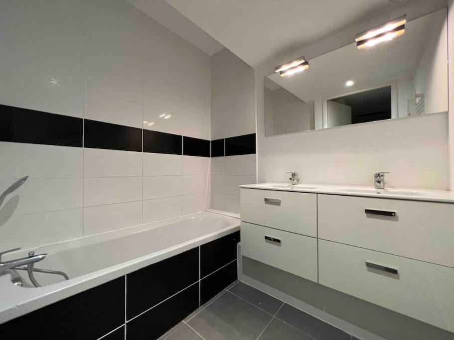 App Le Golf T3 Terrasse Wifi Pkg Apartment Beziers Bagian luar foto
